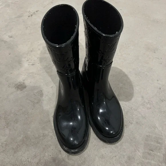 Louis Vuitton Glossy Black Rain Boots - Picture 5 of 7